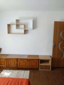 Apartament 3 camere decomandat mobilat zona centrala în Bistrița
