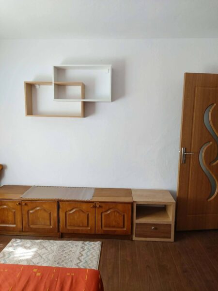 Apartament 3 camere decomandat mobilat zona centrala în Bistrița