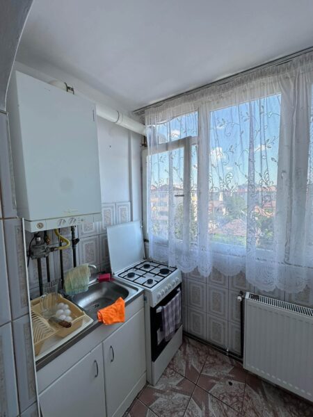 Închiriez apartament cu 2camere decomandat cu loc de parcare în zona Big.
