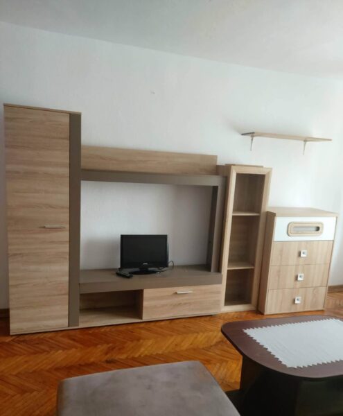 Apartament 3 camere decomandat mobilat zona centrala în Bistrița