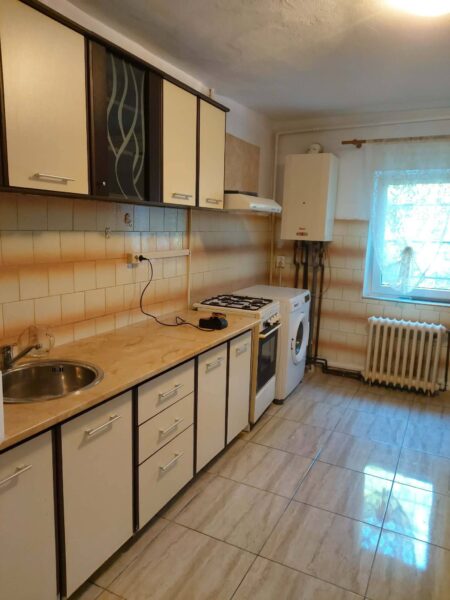 Apartament 3 camere decomandat mobilat zona centrala în Bistrița